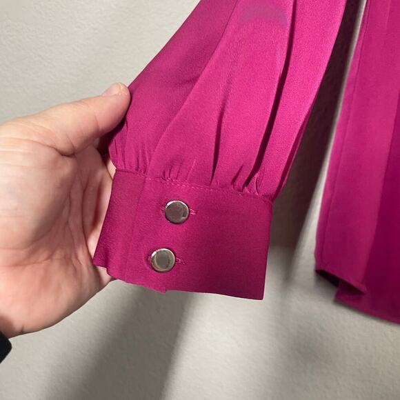 Chico's 1 or 8/10 Notched-Detail V-Neck Pullover Shirt Blouse Pink Long Sleeves - Picture 5 of 10